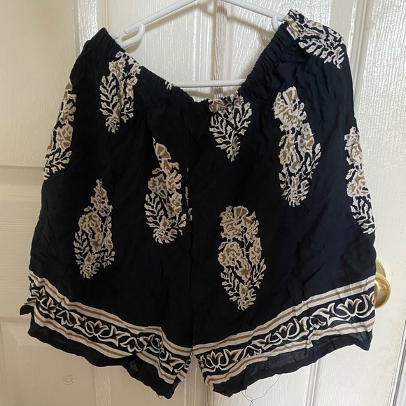 NWOT 2-peice set; crop top &high waisted shorts - Picture 5 of 7